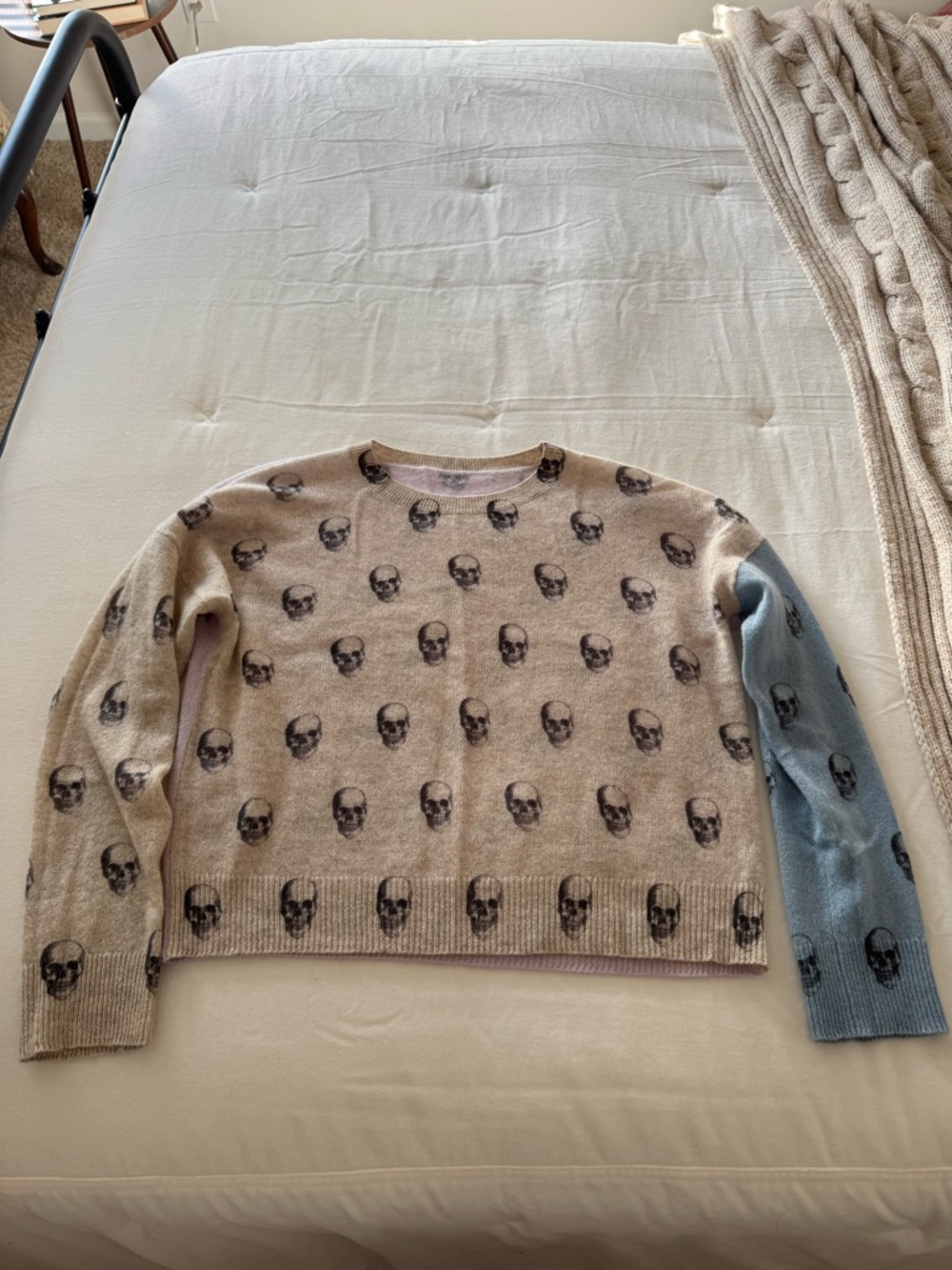 Skull Print Crewneck Sweater in Beige with Blue Sleeve